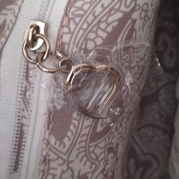 Bella Russo quilted style crossbody purse, chain strap, beige, blush 💗 - Picture 6 of 12